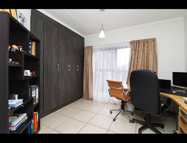 3 BEDROOM APARTMENT FOR SALE IN MODDERFONTEIN
